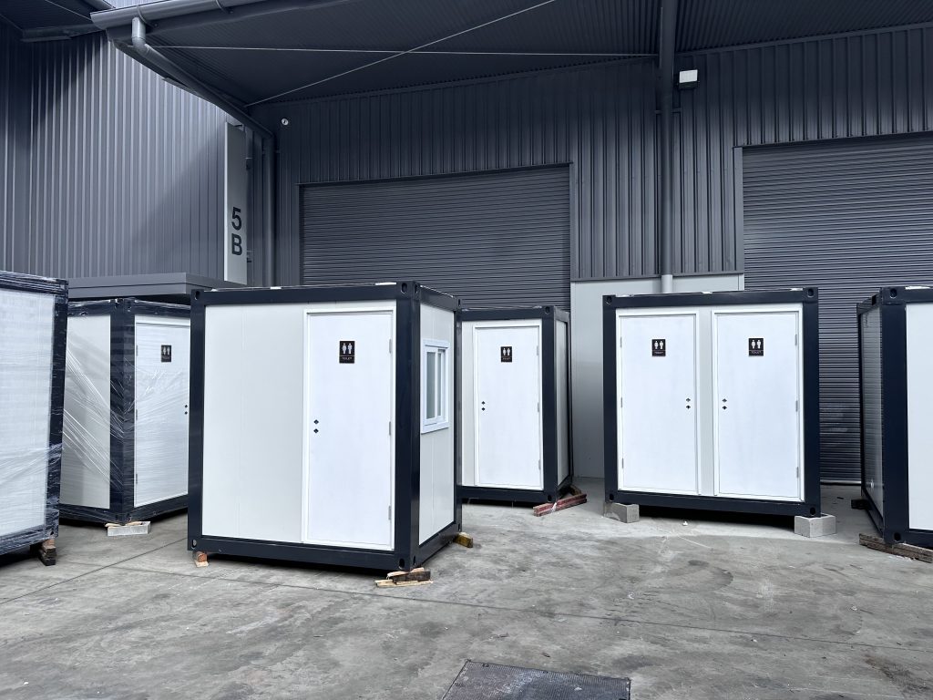 TH4U - toilets at warehouse